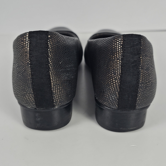 Clarks Artisan Women’s Size 7M Black Cap Toe Low Heel Dress Shoes Comfort Flats - Picture 4 of 8